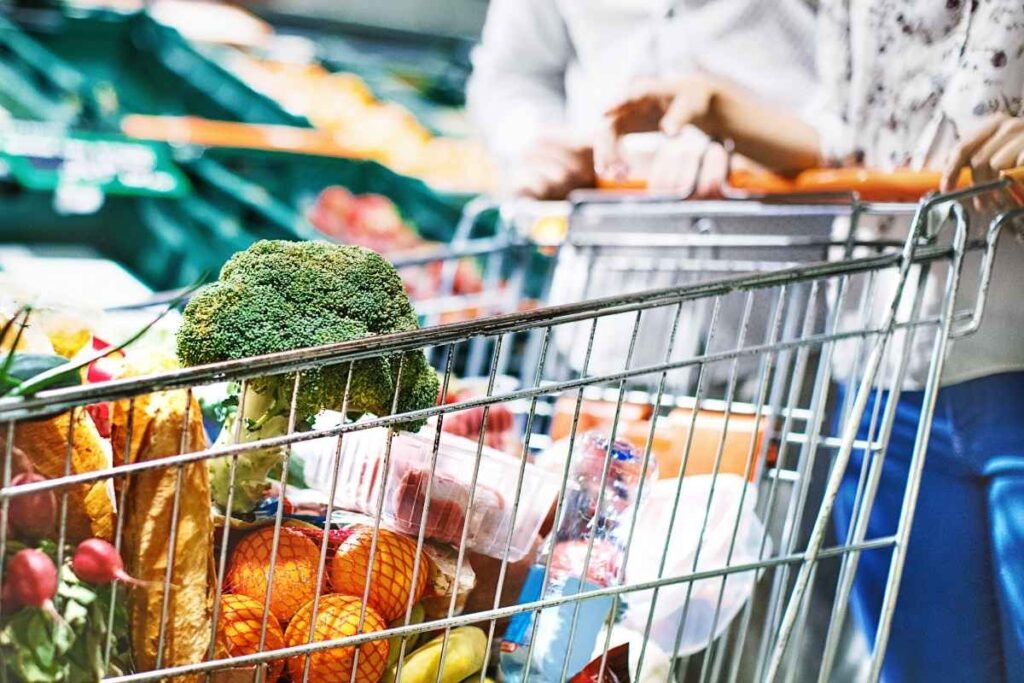 how to save money on groceries 2025